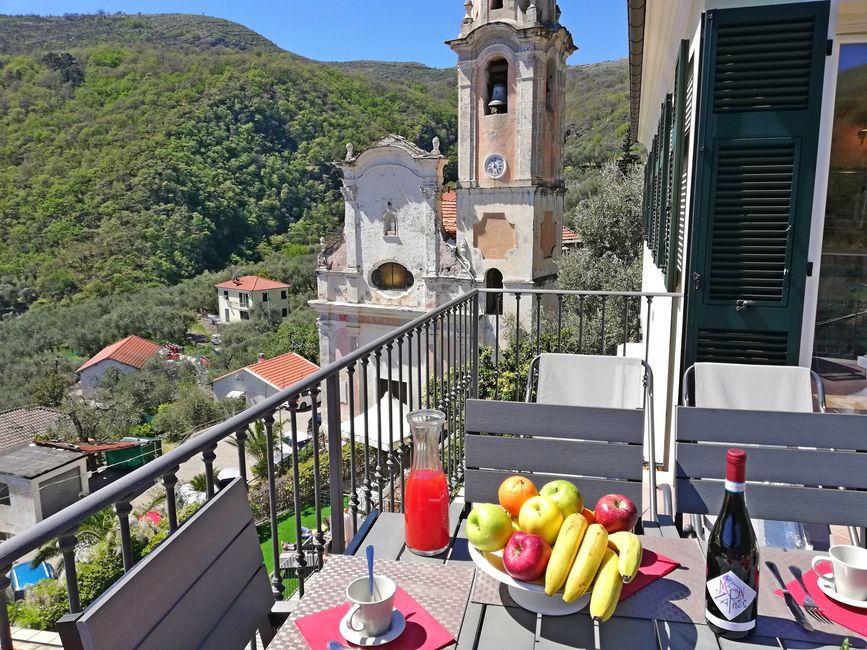 Il Mulino a Vento terrace image: BBQ, umbrella, Church view