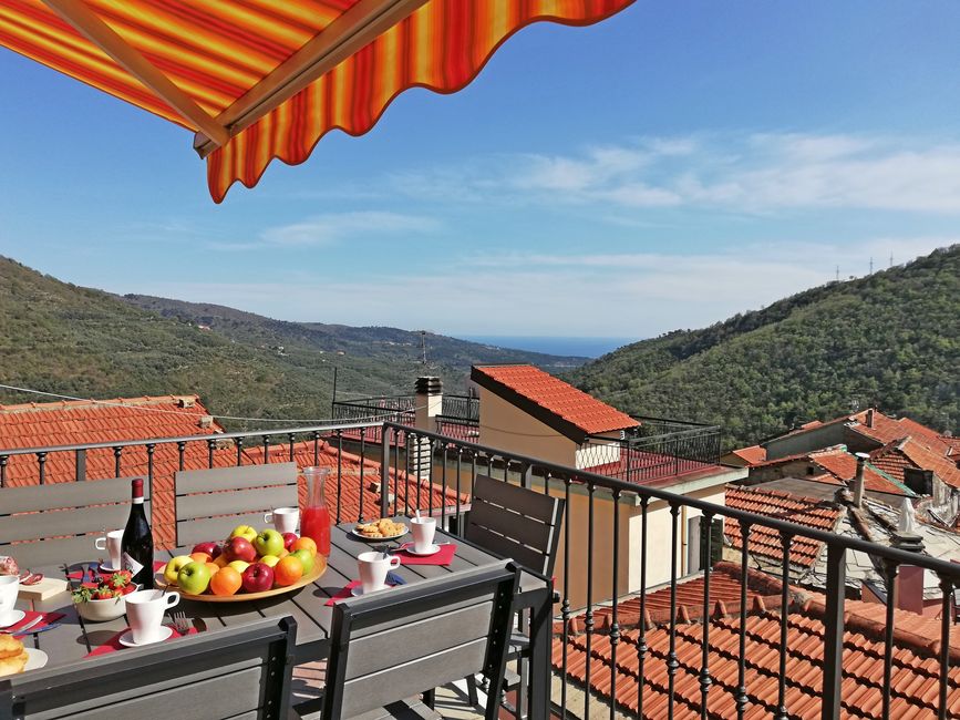 Il Pescatore terrace image: awnings, sea view