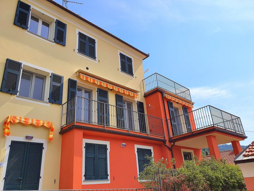 Image of La Casa Gialla: terraces and balconies