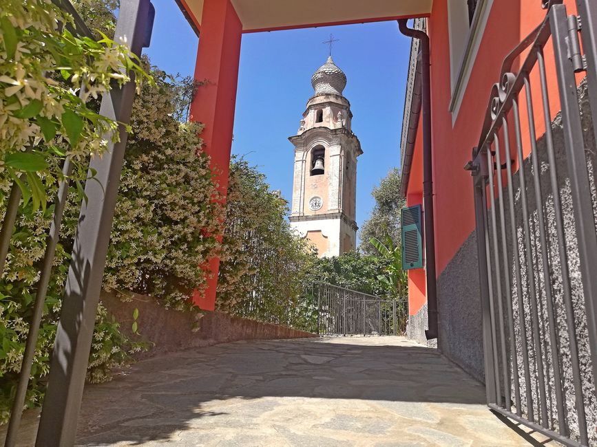 Il Cavaliere yard image with Church view