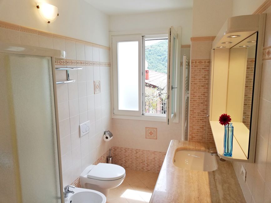 Bathroom image: shower, washing machine in Il Cavaliere