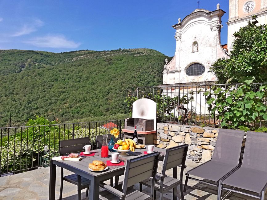 Il Cavaliere terrace image: BBQ, umbrella, Church view