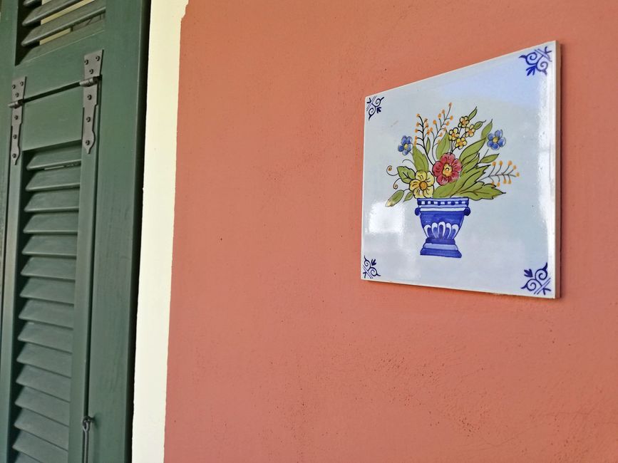 Image of the ceramic logo for La Ginestra