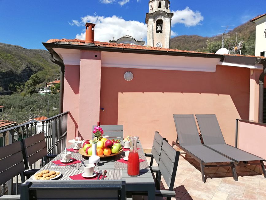 La Ginestra terrace image: umbrella, sea corner view