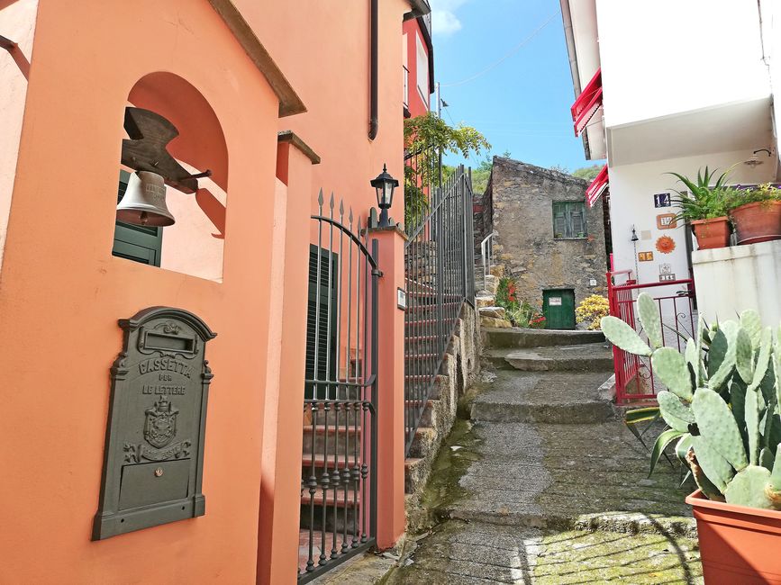 Image: entrance of La Bottega del Fabbro in Via Carso