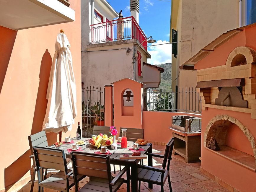 La Bottega del Fabbro terrace image: BBQ, oven, umbrella